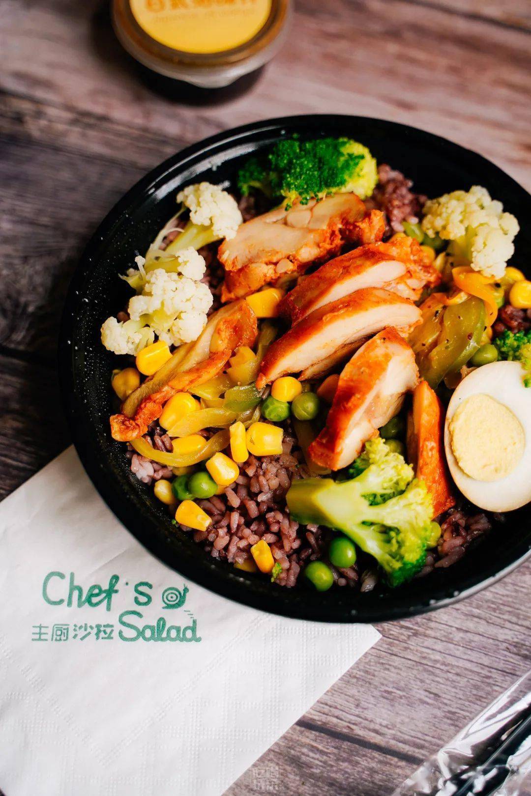 兩種令人垂涎的日式美食體驗(yàn) 吞拿魚(yú)拌蛋松露土豆泥與招牌日式肥牛溫泉蛋飯